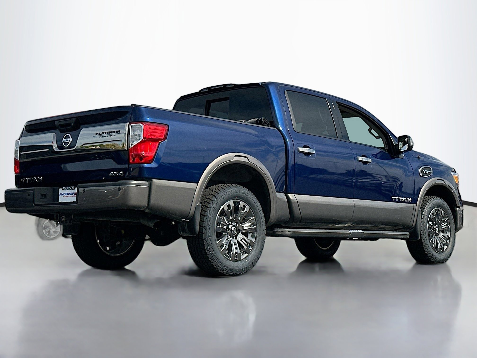 2017 Nissan Titan Crew Cab Platinum Reserve photo 2