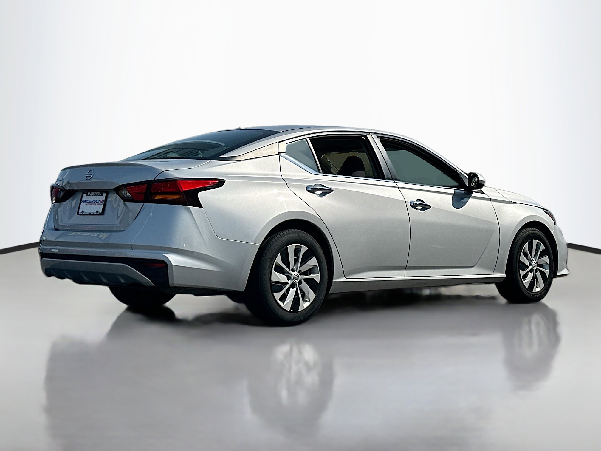 2020 Nissan Altima 2.5 S photo 2
