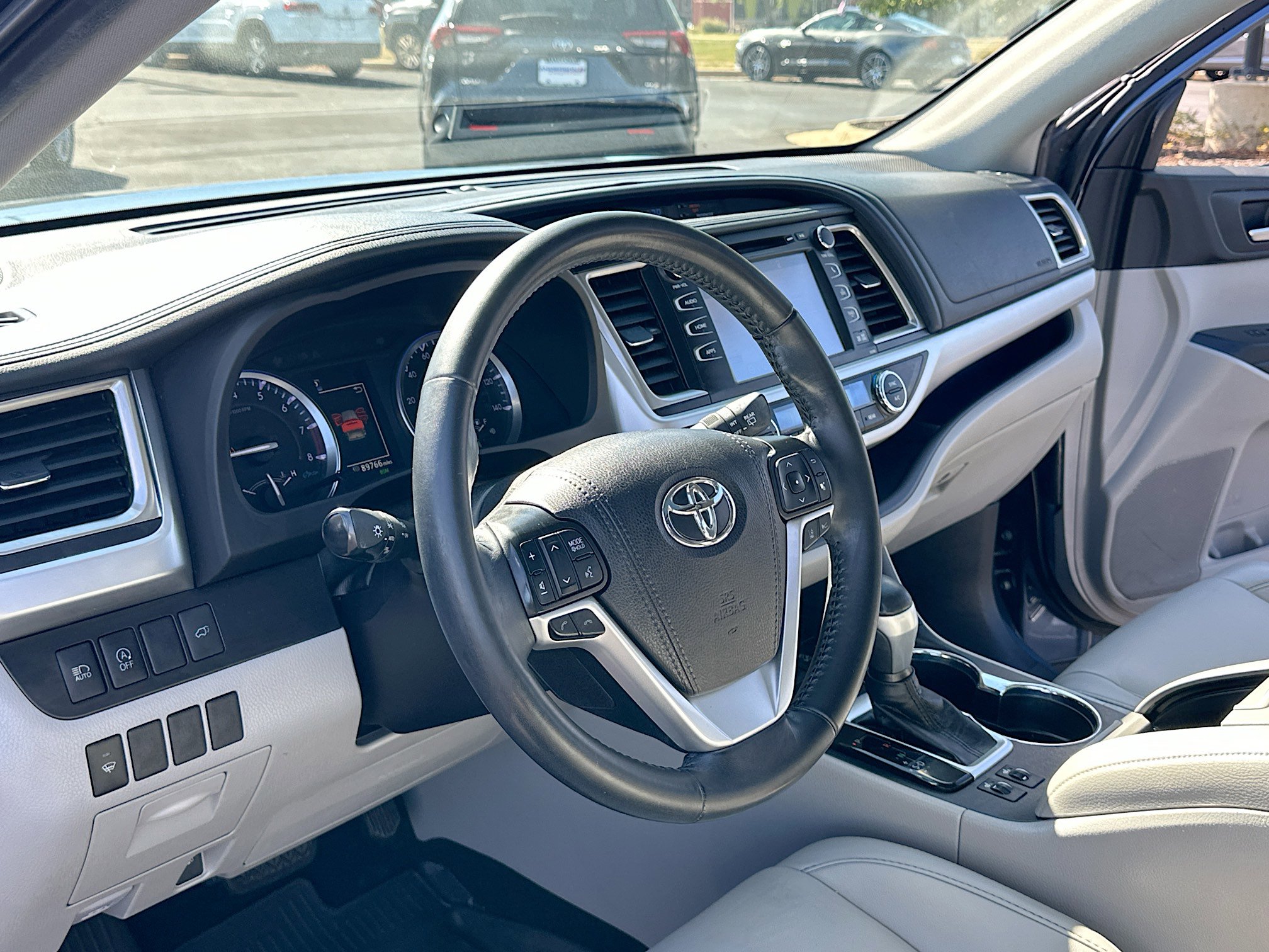 2019 Toyota Highlander XLE photo 2
