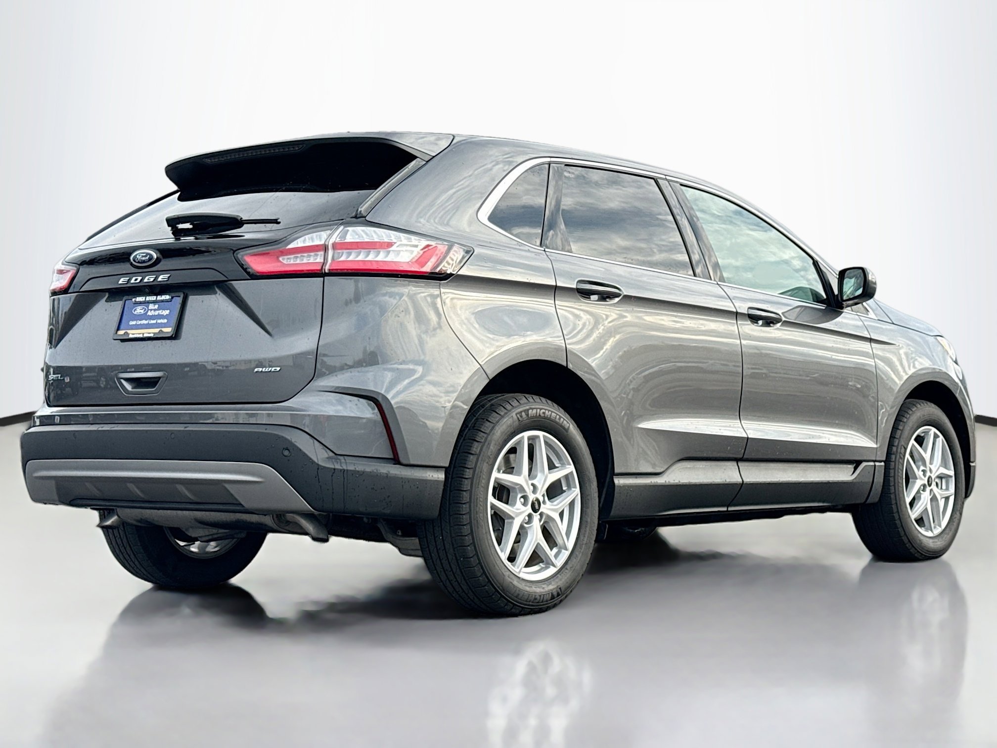 2024 Ford Edge SEL photo 2