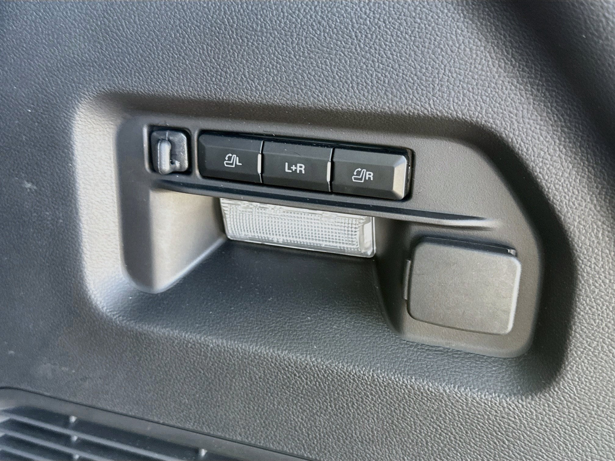 2026 Ford Explorer Tremor - Photo 9
