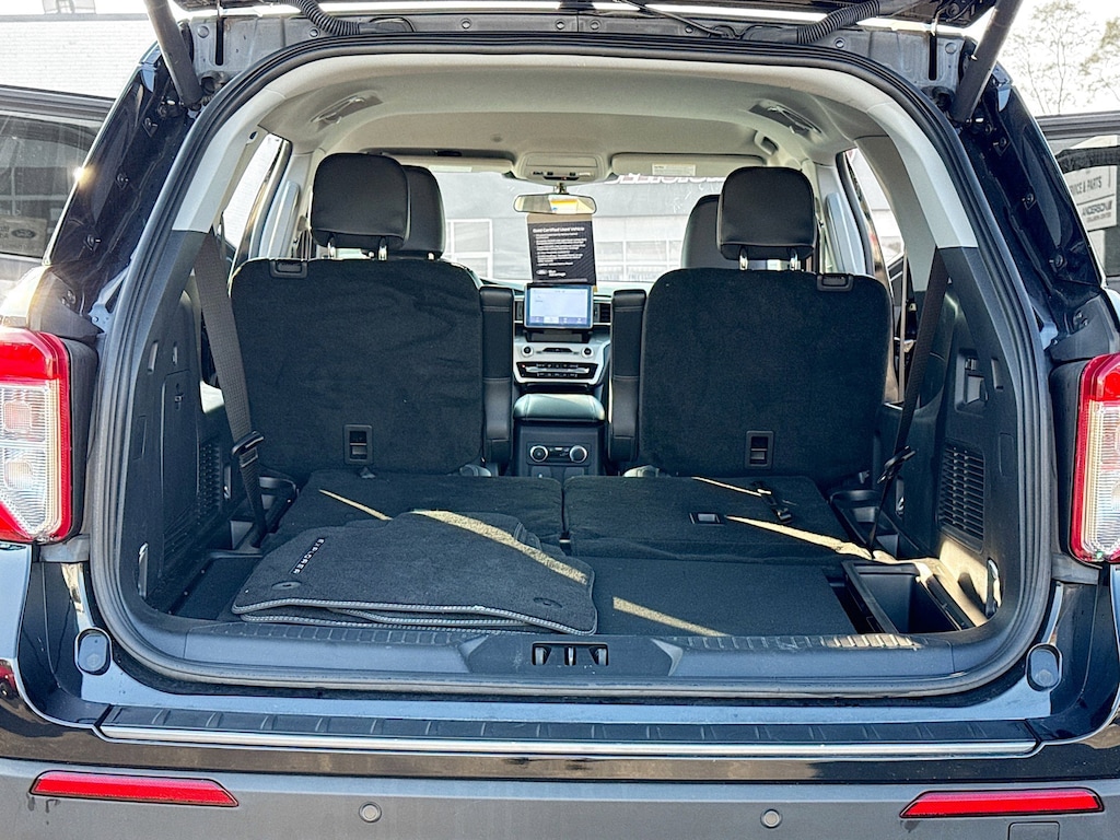 2023 Ford Explorer XLT photo 3