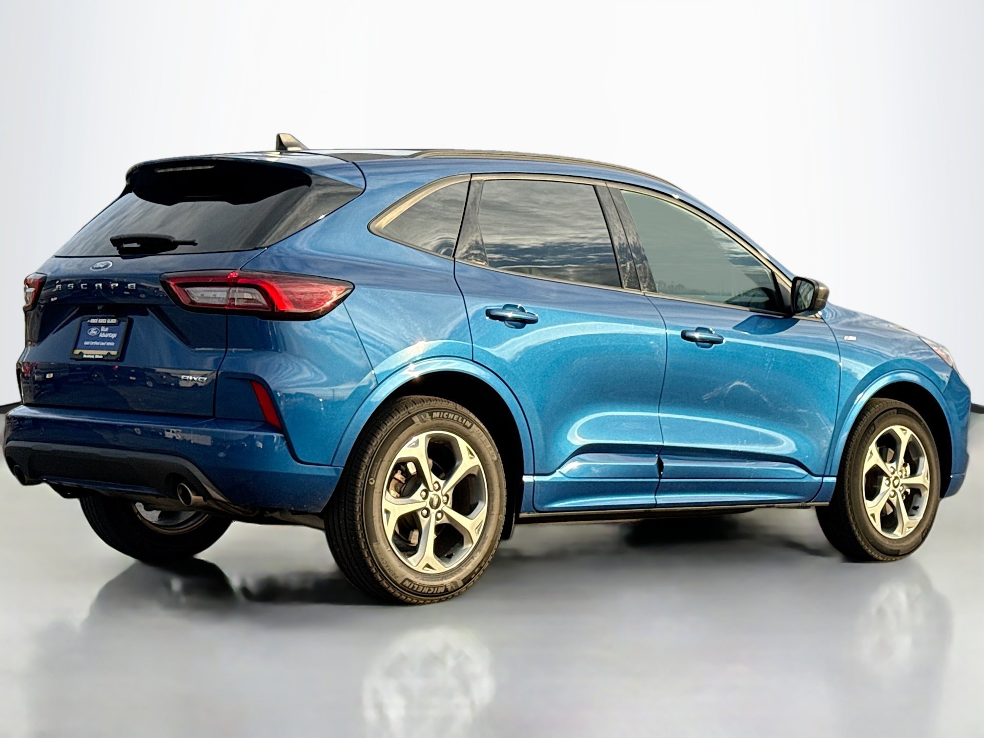 2023 Ford Escape ST-Line photo 2