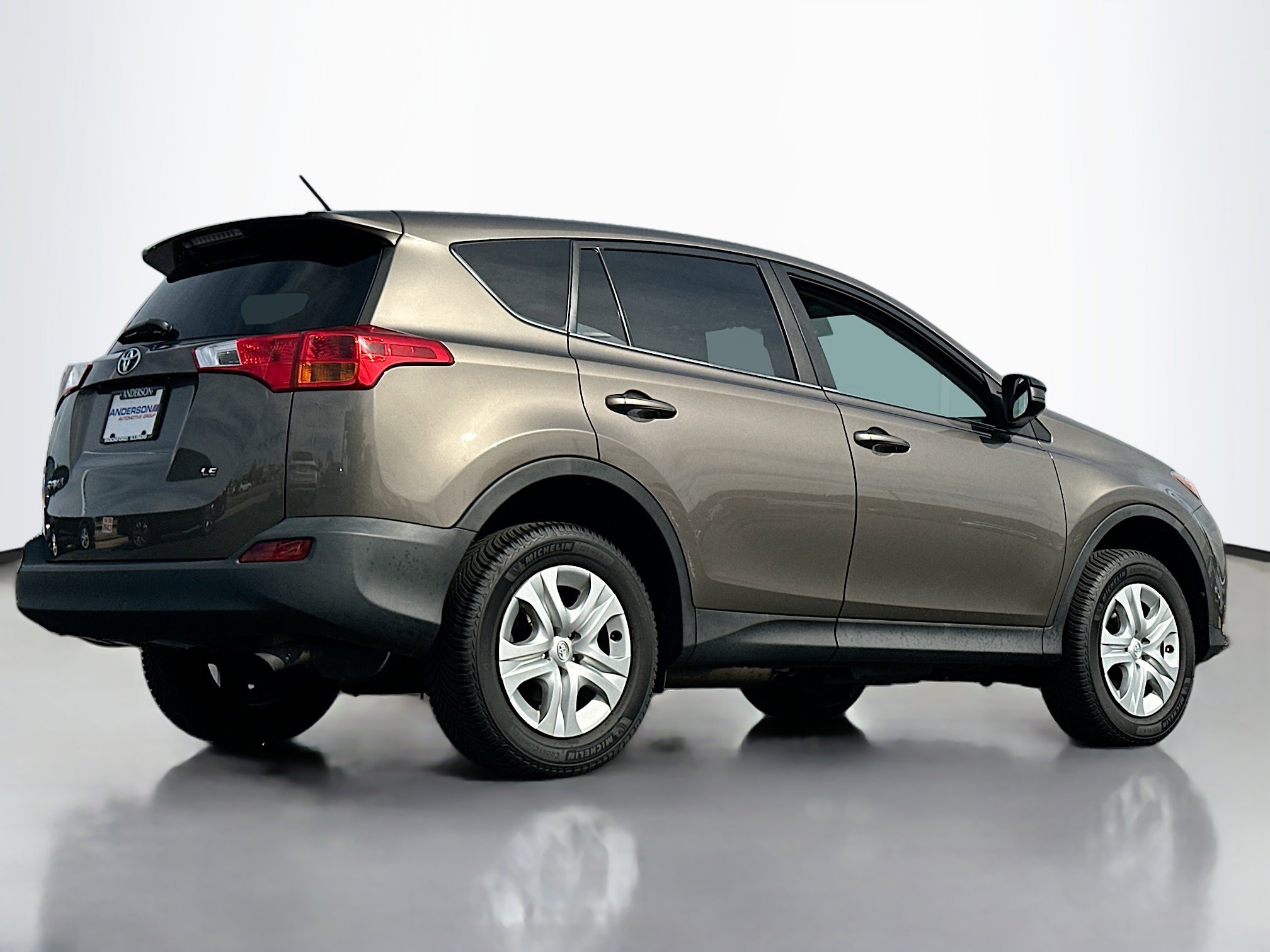 2015 Toyota RAV4 LE photo 2