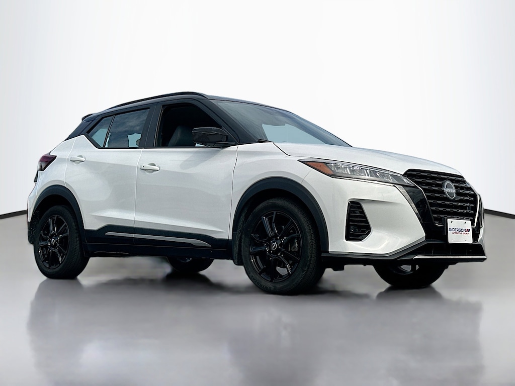 Used 2023 Nissan Kicks SR SUV