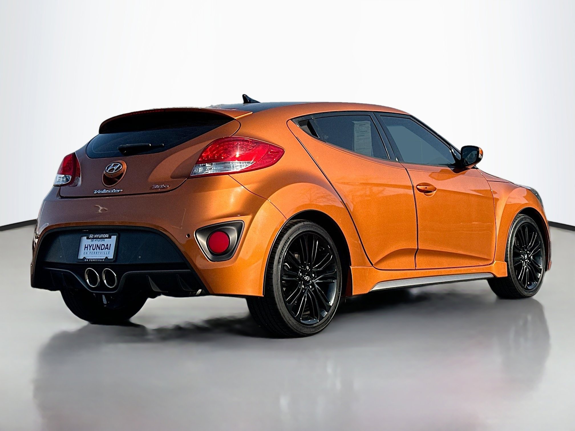 2016 Hyundai Veloster Turbo photo 2