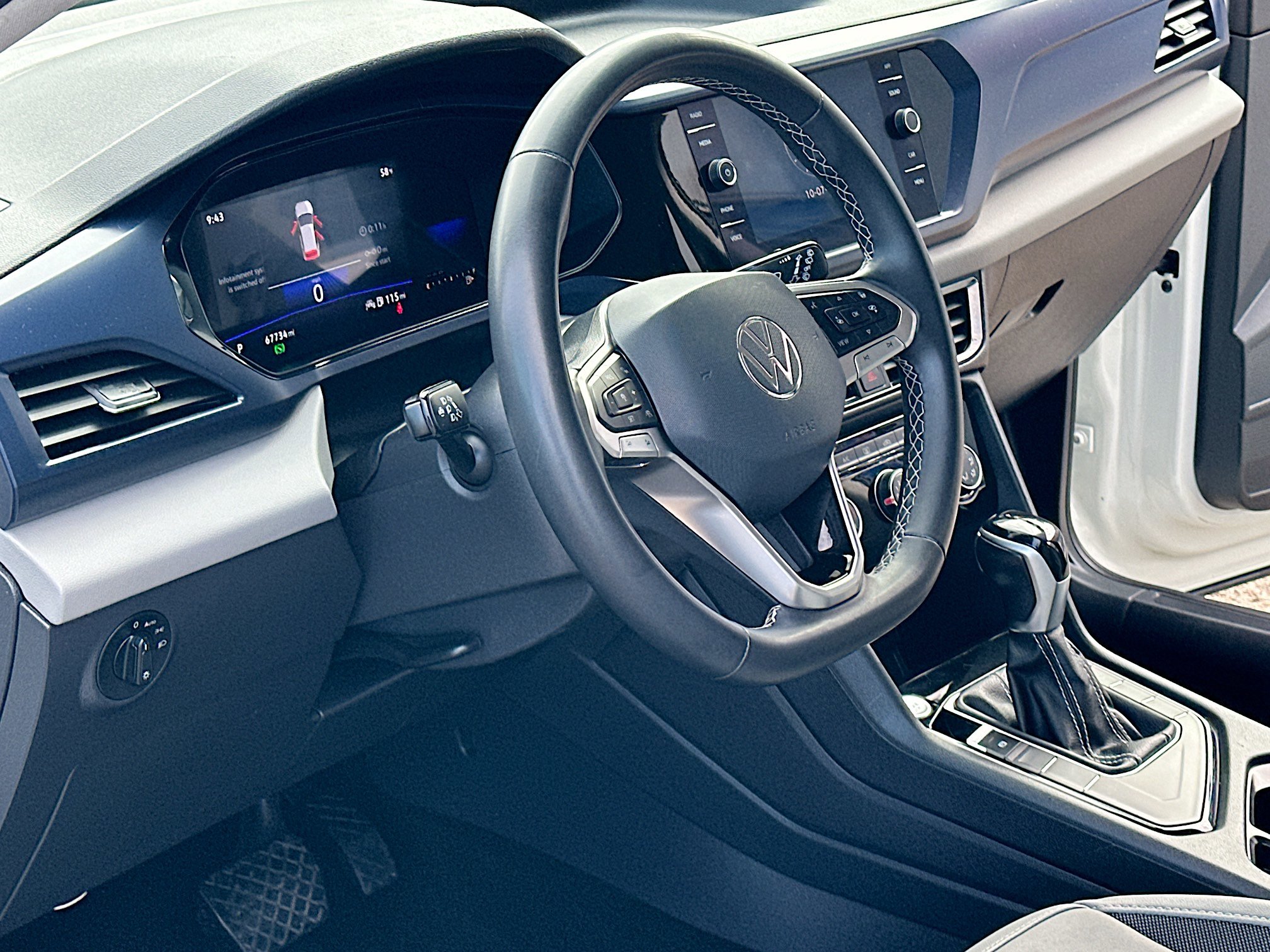 2023 Volkswagen Taos SE photo 4