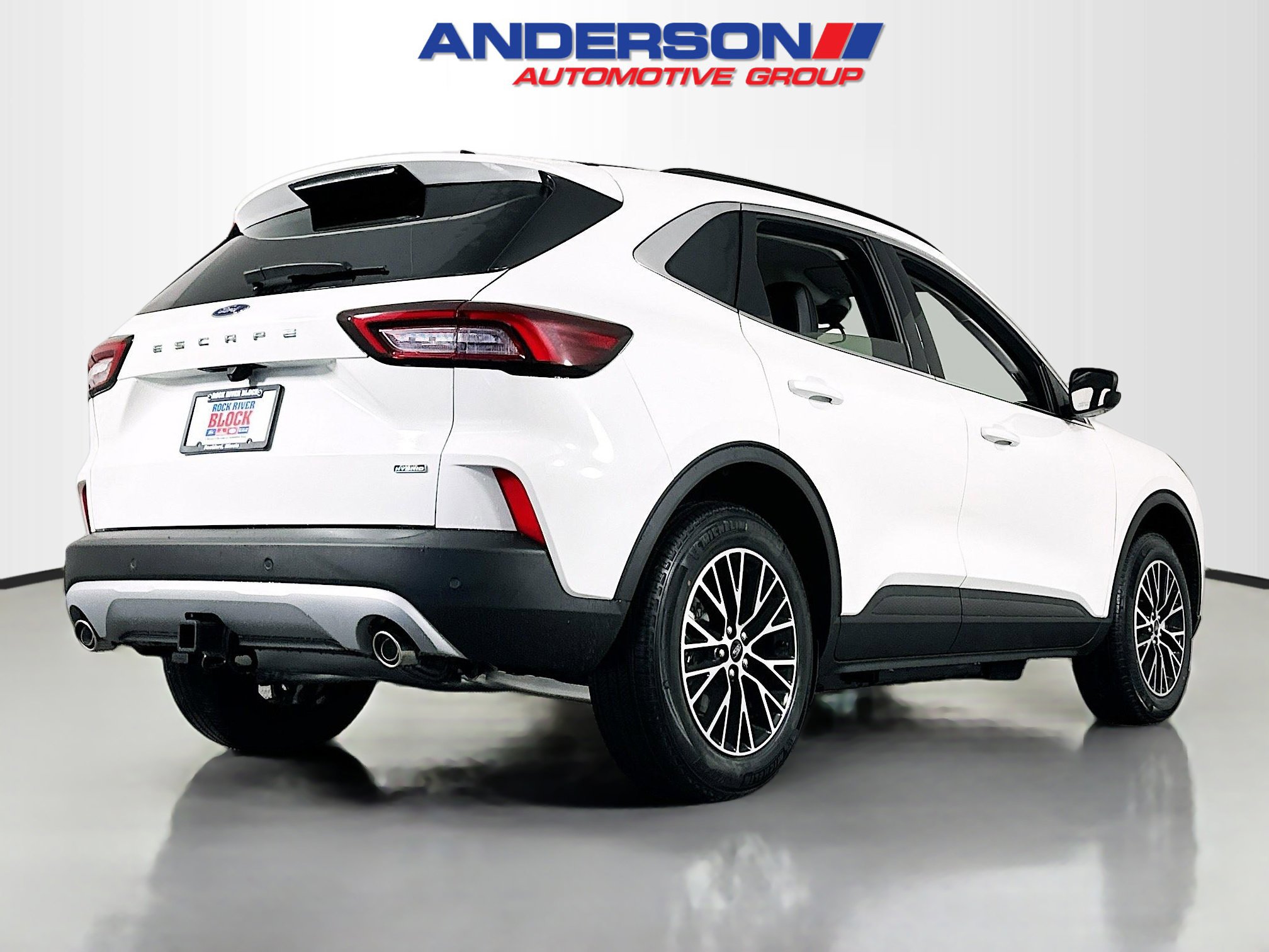 2025 Ford Escape Titanium photo 2