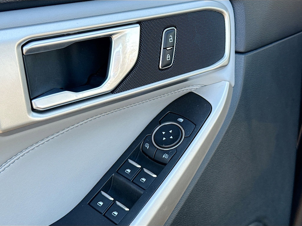 2023 Ford Explorer XLT photo 4