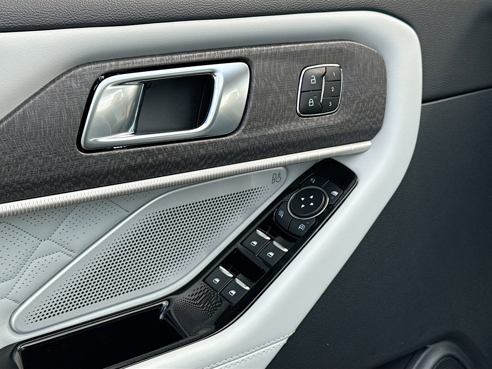 2026 Ford Explorer Platinum - Photo 8