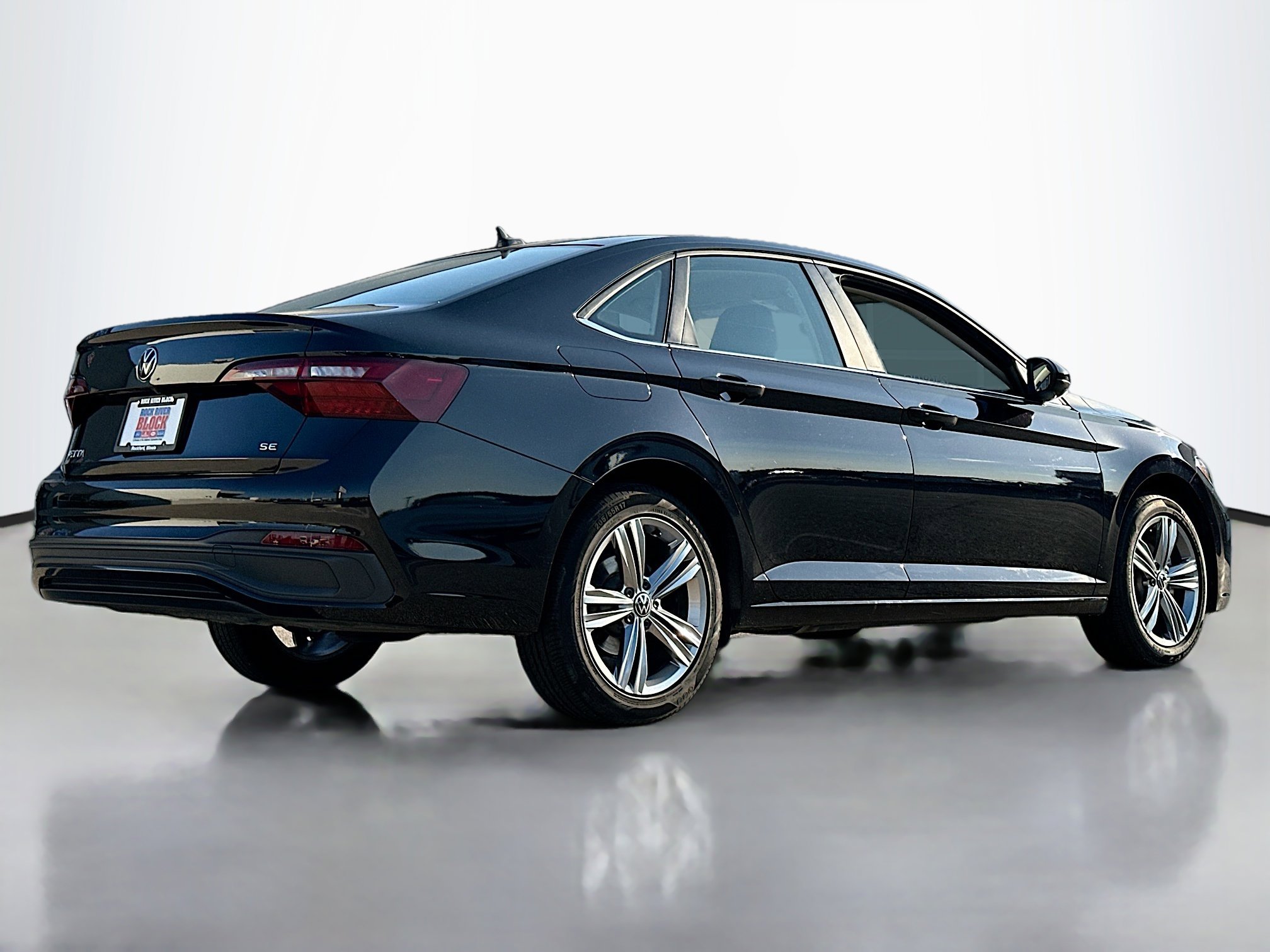 2024 Volkswagen Jetta SE photo 2