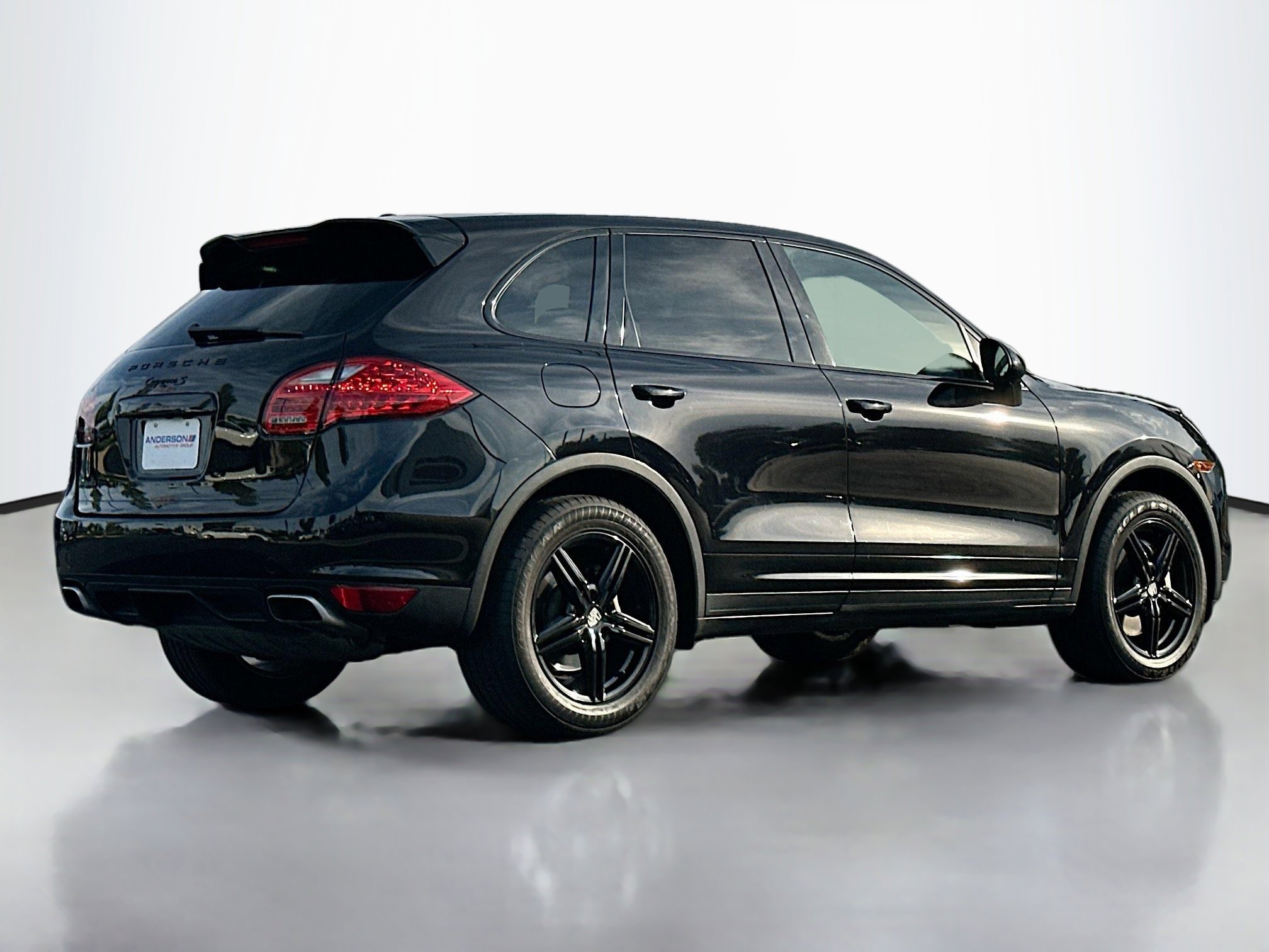 2011 Porsche Cayenne S photo 2