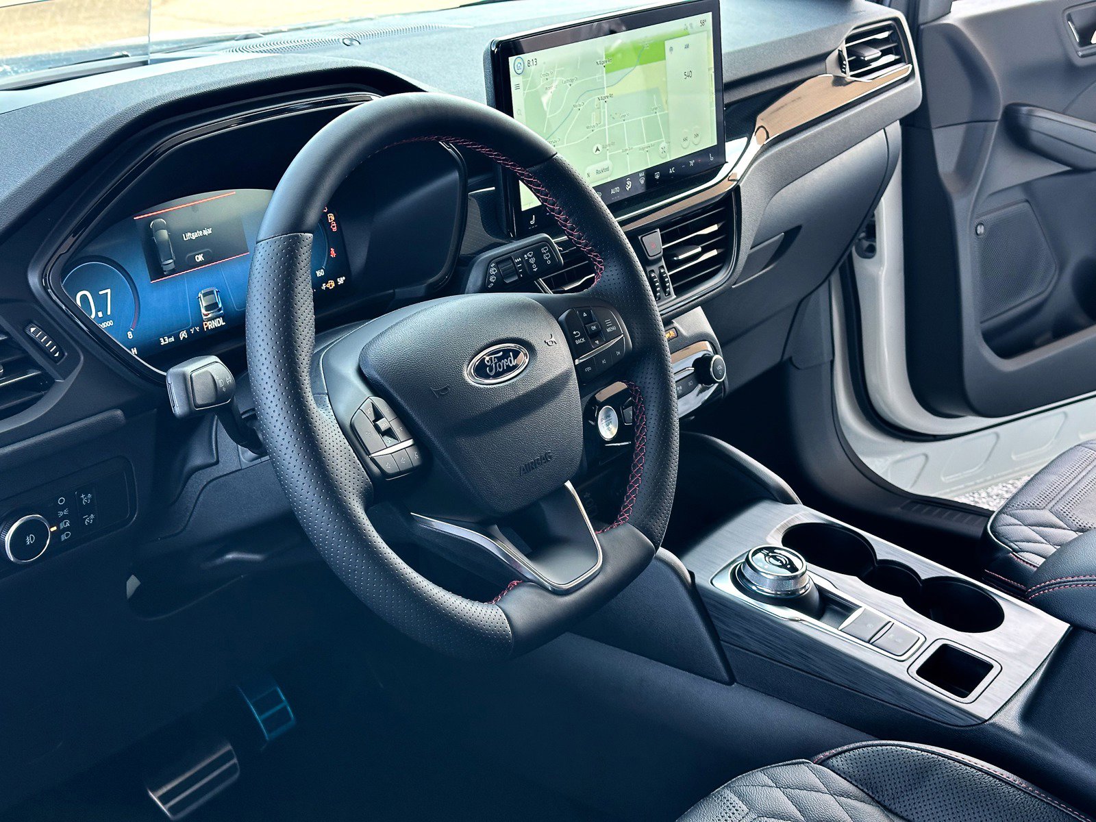 2024 Ford Escape ST-Line Elite photo 2