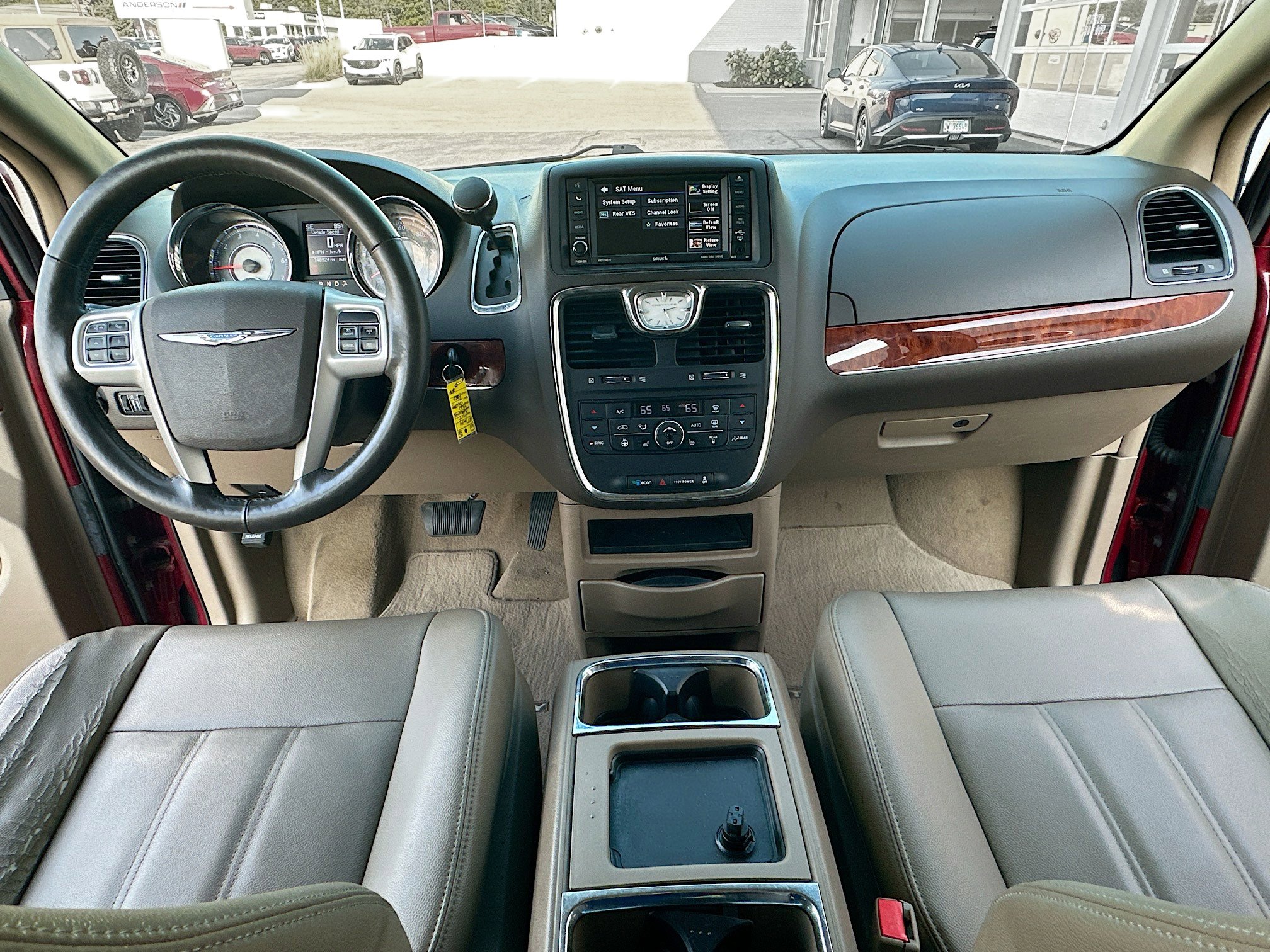 2014 Chrysler Town & Country Touring photo 3