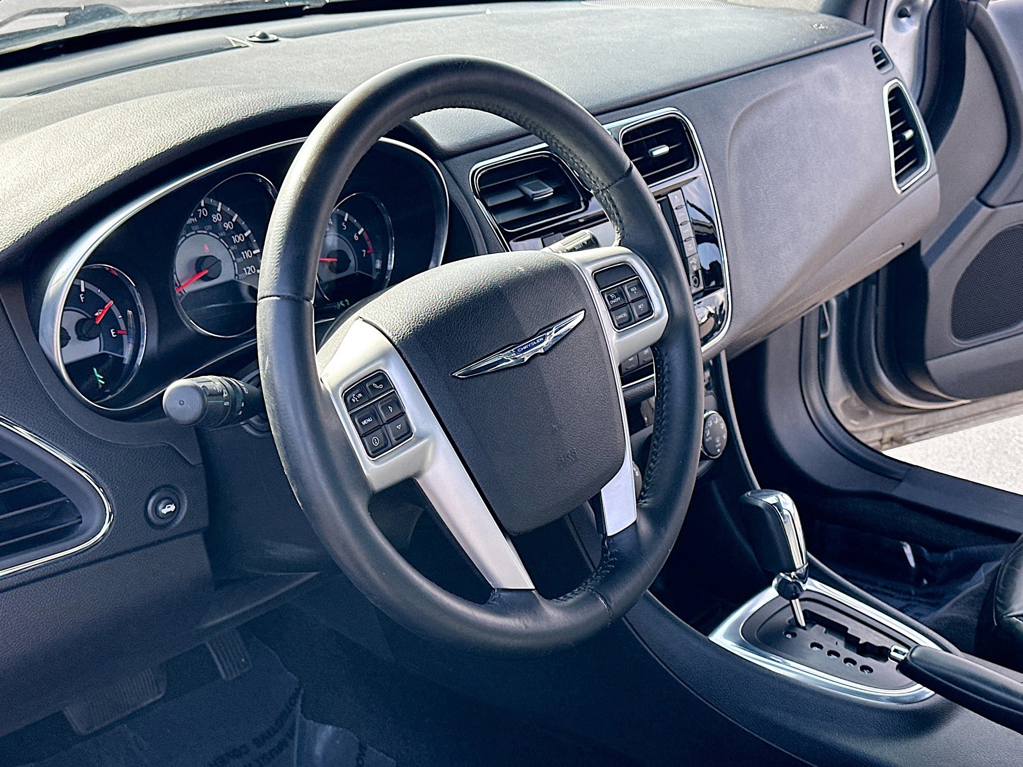 2014 Chrysler 200 Limited photo 3