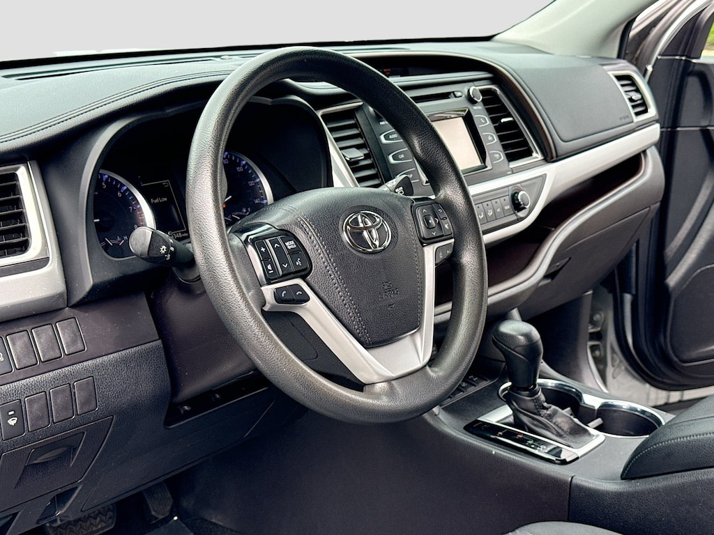 Used 2019 Toyota Highlander LE V6 SUV