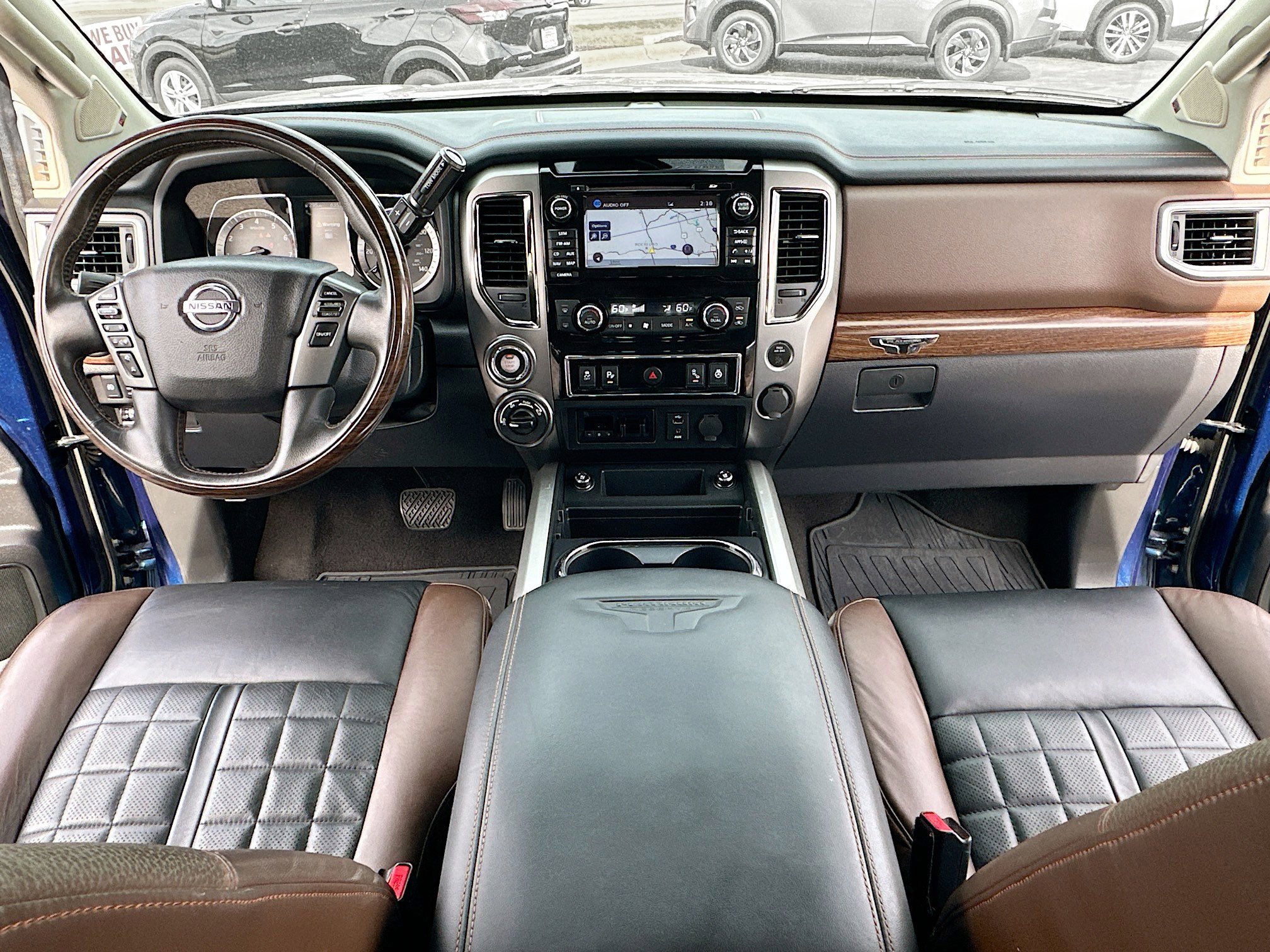 2017 Nissan Titan Crew Cab Platinum Reserve photo 3