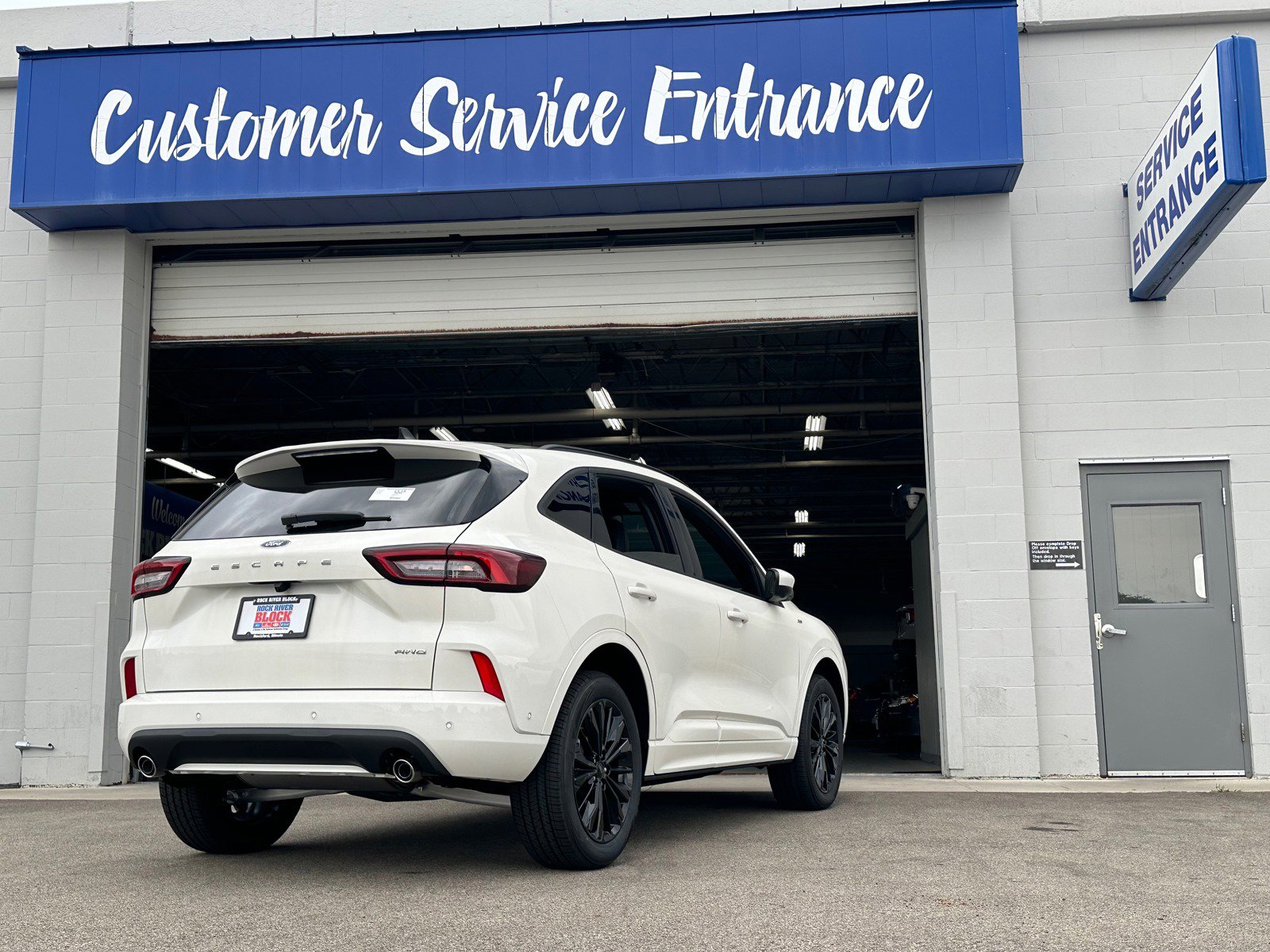 2024 Ford Escape ST-Line Elite photo 2