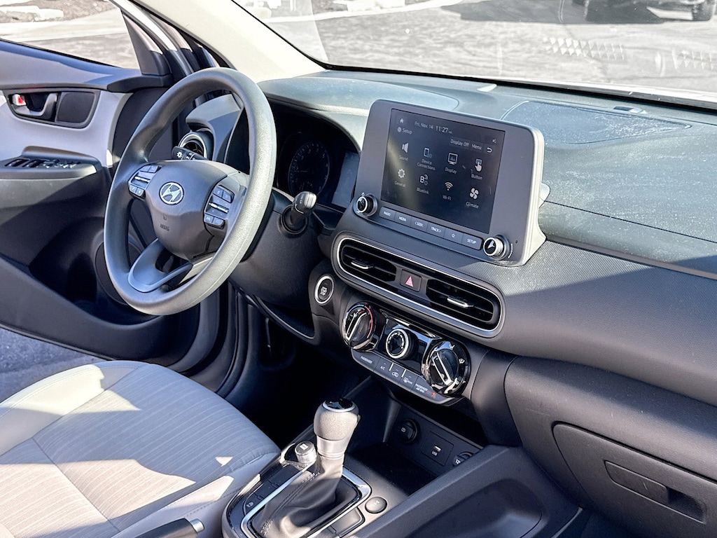 2023 Hyundai Kona SEL photo 3