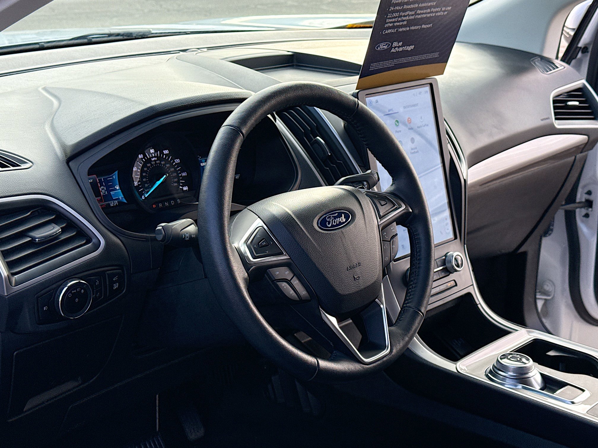 2024 Ford Edge SEL photo 3