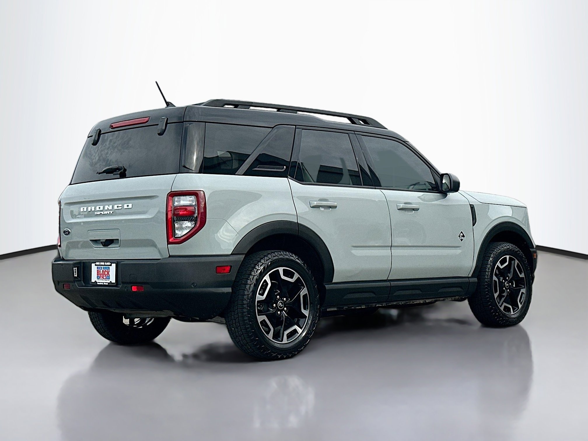2022 Ford Bronco Sport Outer Banks photo 2