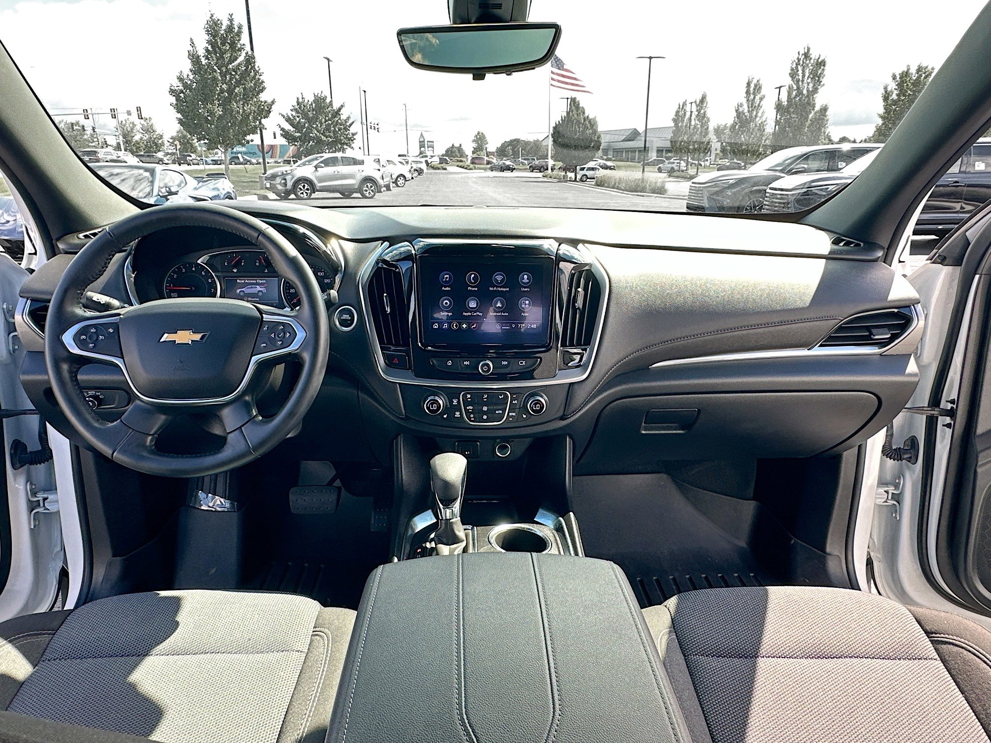 2022 Chevrolet Traverse Cloth 1LT photo 3