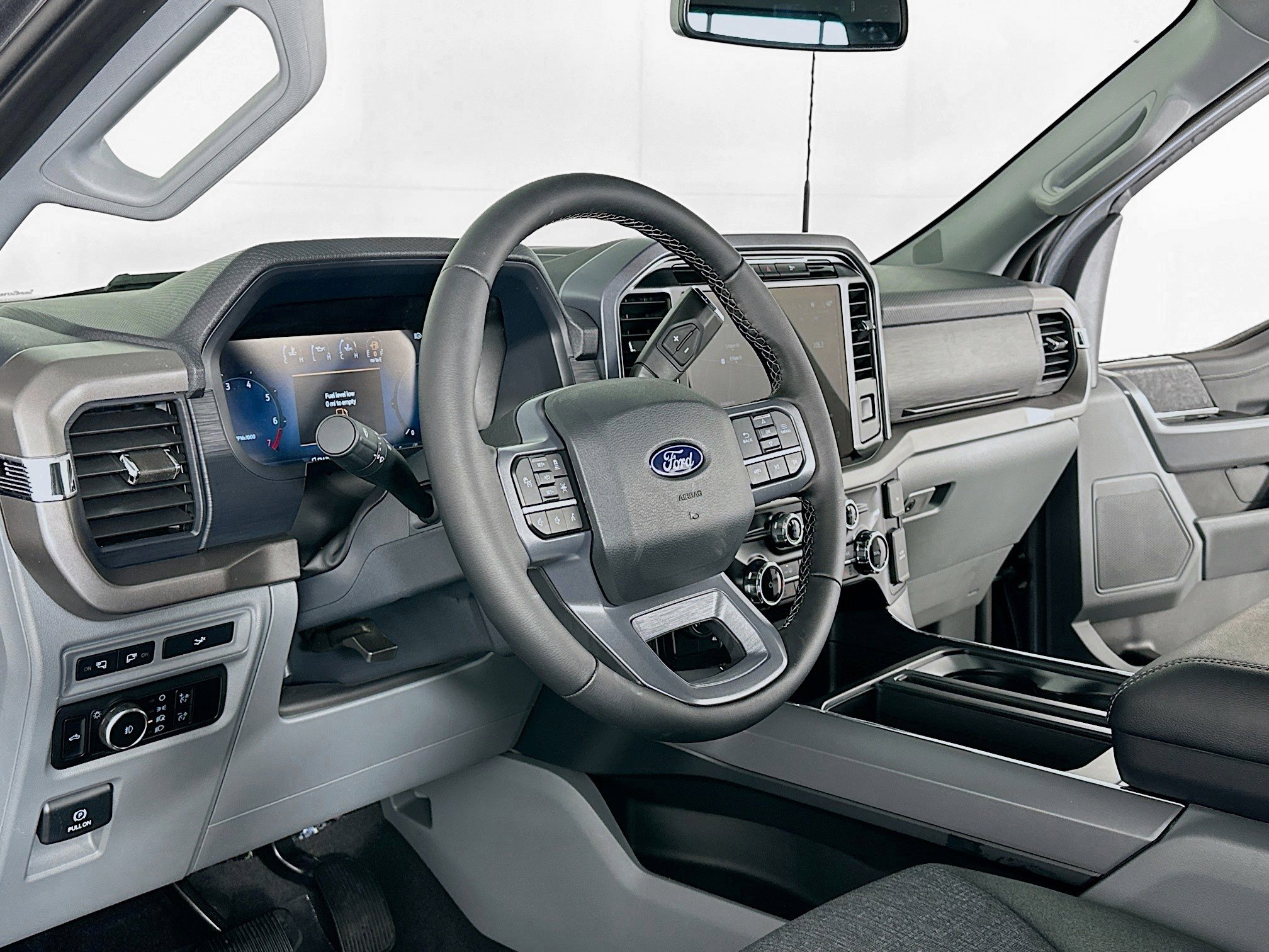 2024 Ford F-150 XLT photo 3