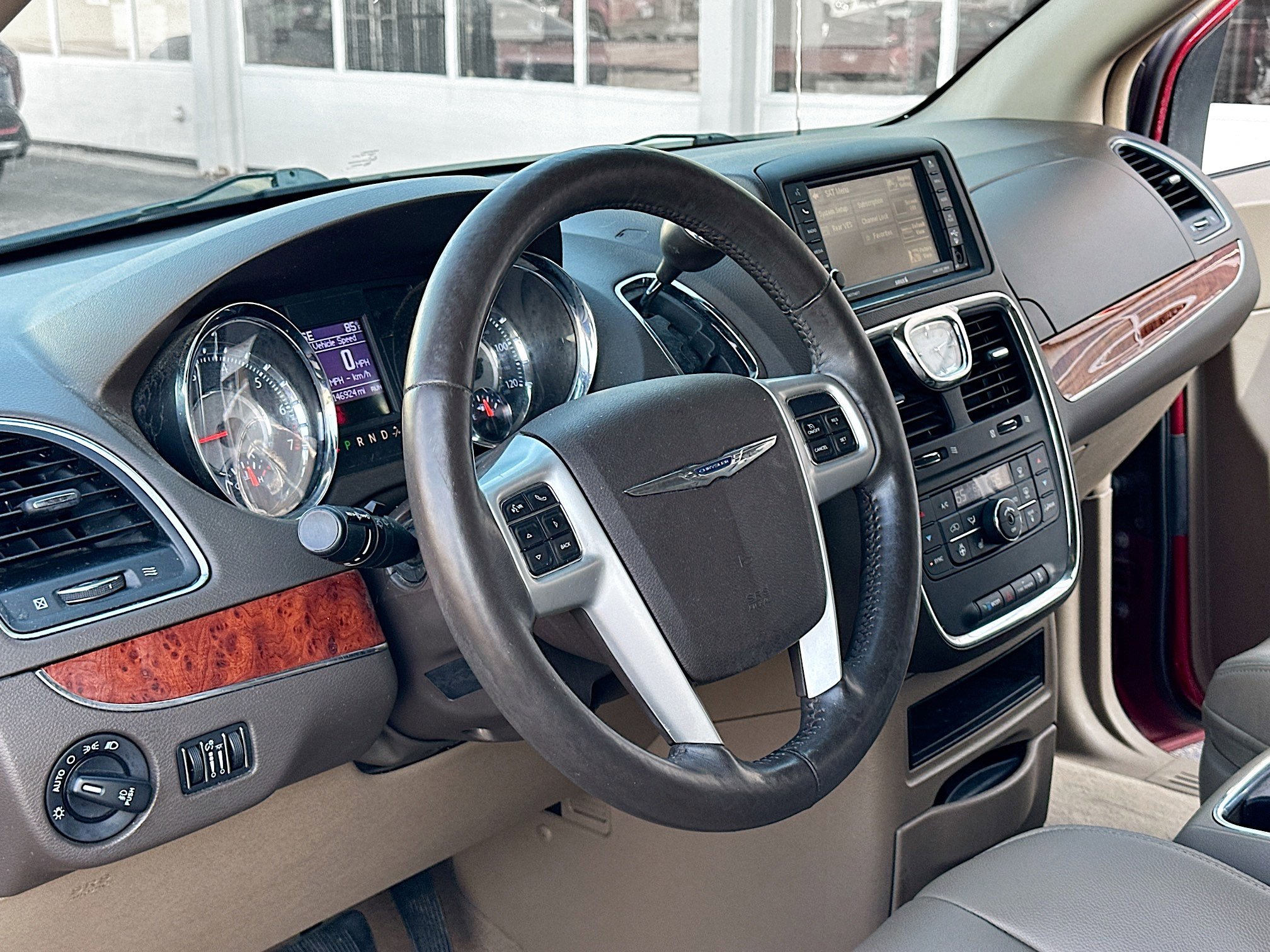 2014 Chrysler Town & Country Touring photo 4