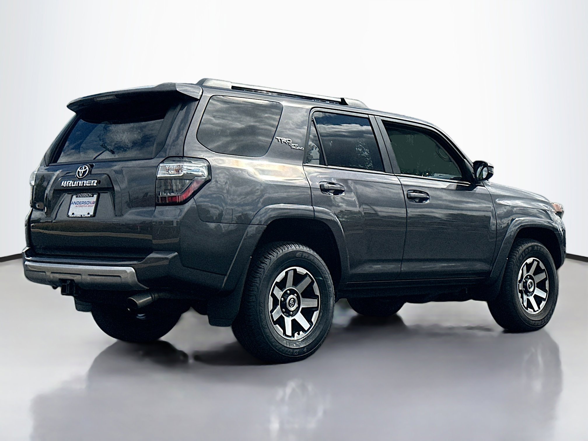 2019 Toyota 4Runner SR5 photo 2