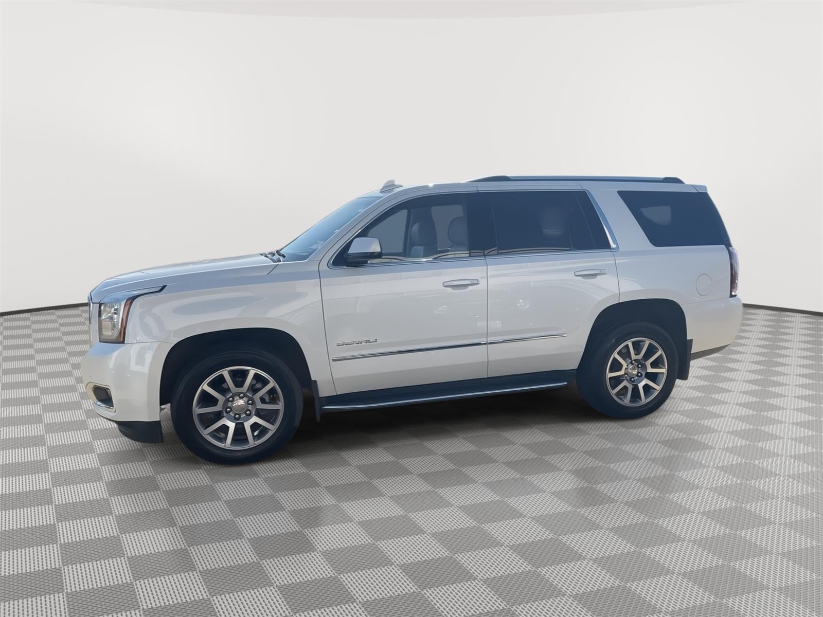 Used 2018 GMC Yukon Denali with VIN 1GKS2CKJ0JR328062 for sale in Kansas City