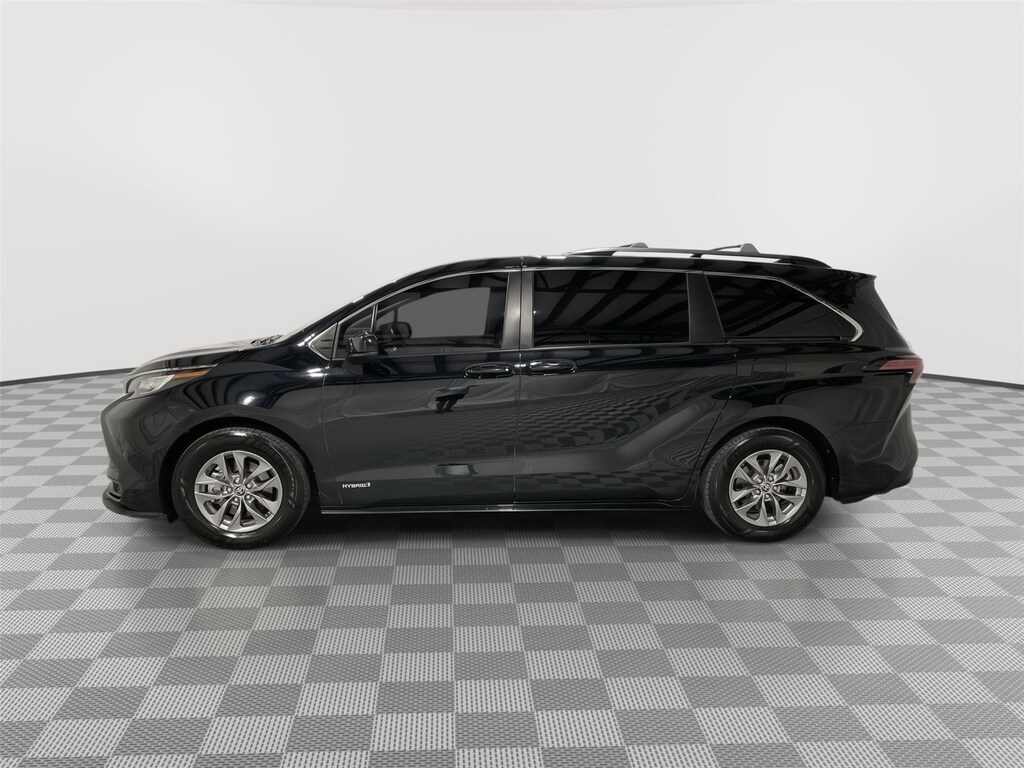 Certified 2021 Toyota Sienna LE Van