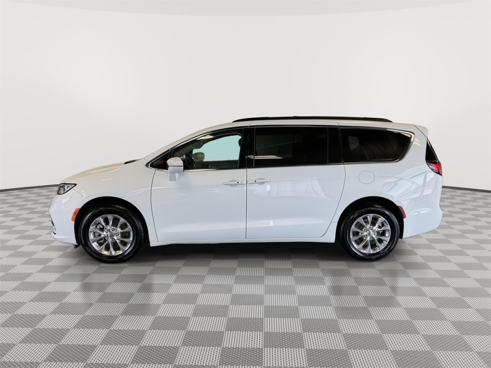 Certified 2022 Chrysler Pacifica Touring L with VIN 2C4RC3BG2NR216844 for sale in Kansas City