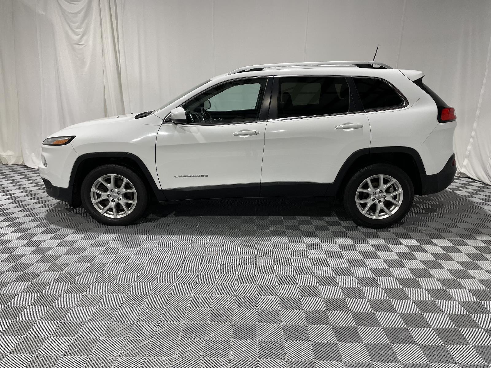 Used 2016 Jeep Cherokee Latitude with VIN 1C4PJLCB0GW329394 for sale in Saint Joseph, MO