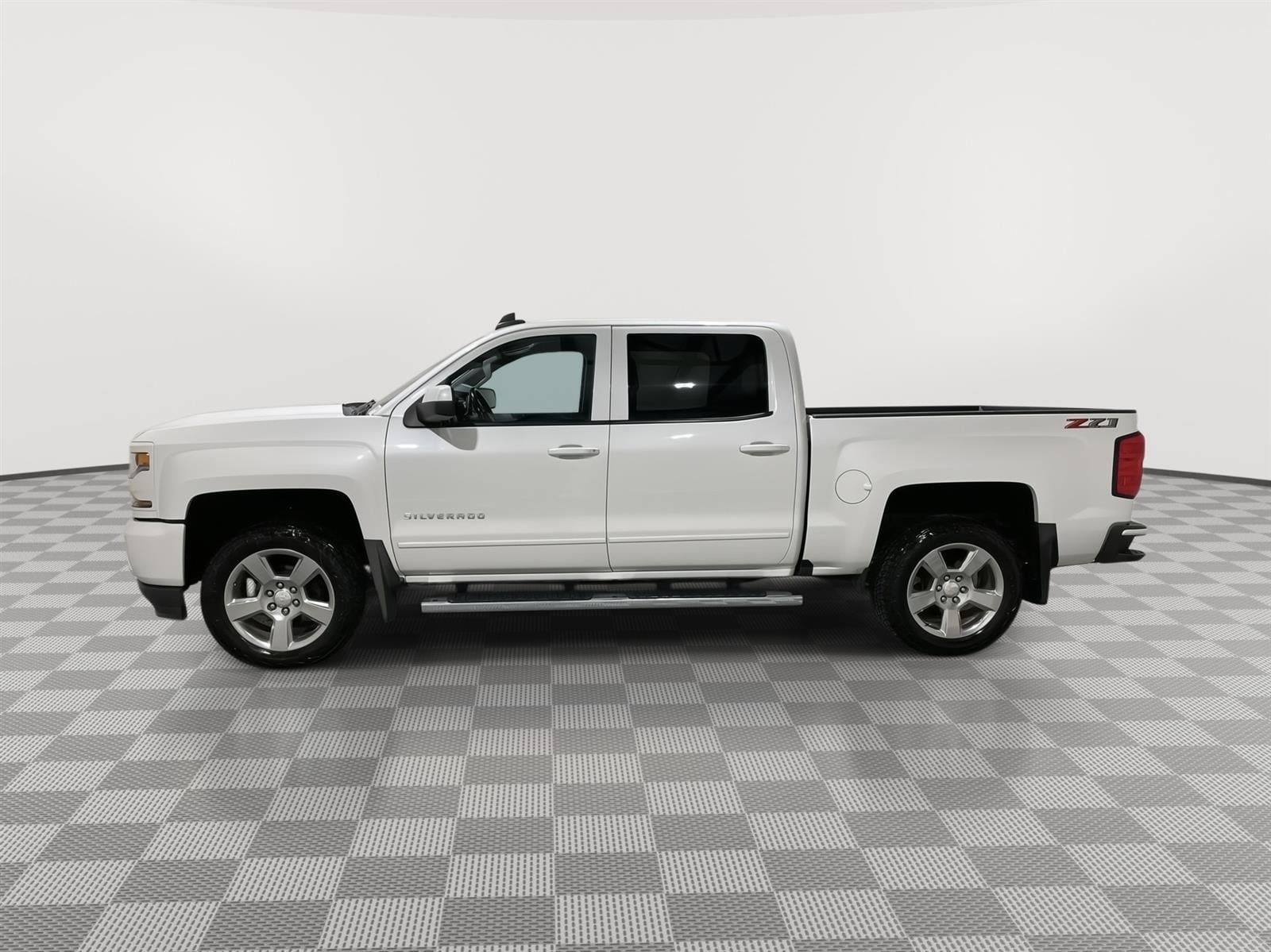 Used 2018 Chevrolet Silverado 1500 LT with VIN 3GCUKREC6JG385080 for sale in Kansas City
