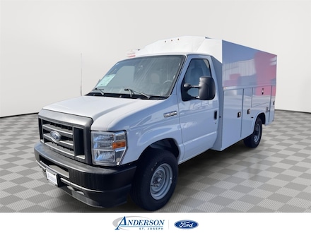 2025 Ford E-Series Cutaway E-350 SRW 138 WB Truck