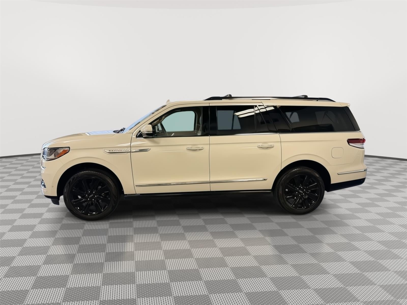 Used 2024 Lincoln Navigator Reserve L with VIN 5LMJJ3LG9REL15299 for sale in Kansas City