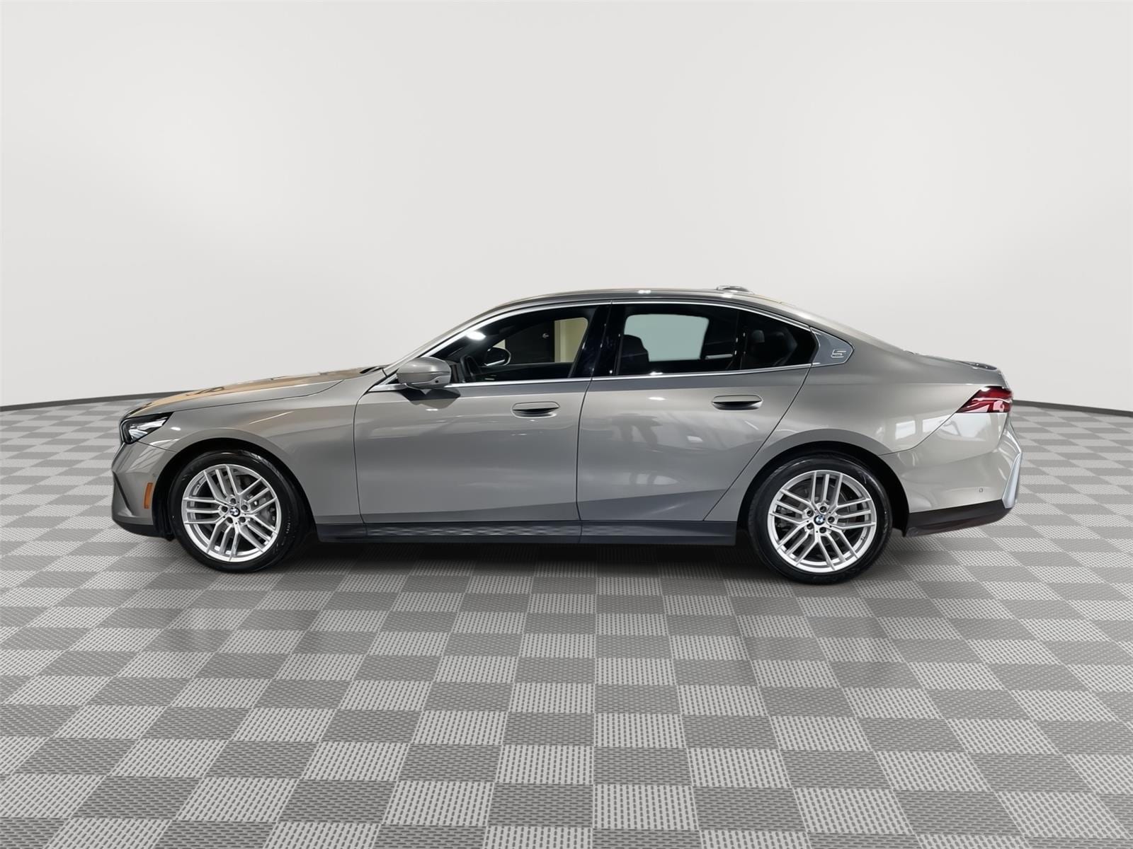 Used 2024 BMW 5 Series 530i with VIN WBA53FJ0XRCP84551 for sale in Kansas City