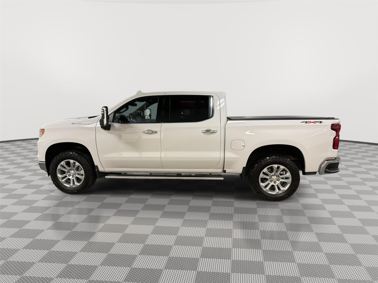 Used 2025 Chevrolet Silverado 1500 LTZ with VIN 1GCUKGE88SZ309474 for sale in Kansas City