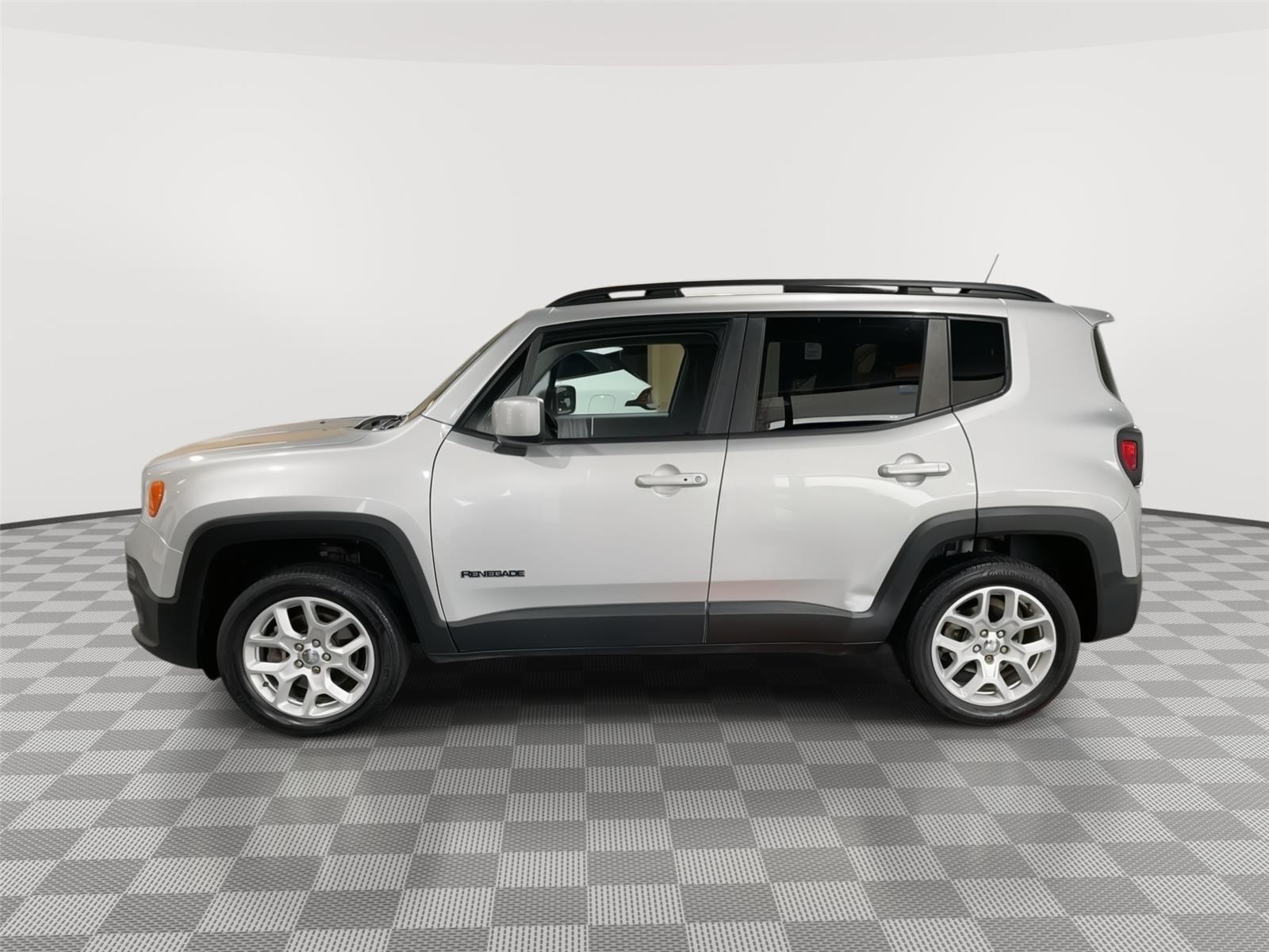 Used 2017 Jeep Renegade Latitude with VIN ZACCJBBB6HPG40403 for sale in Kansas City