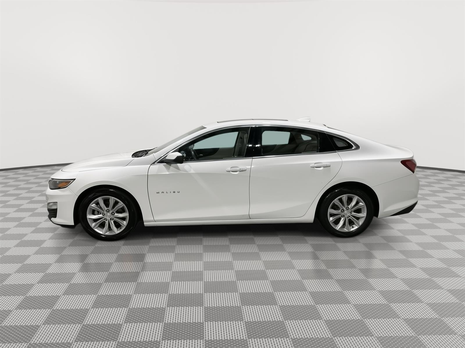 Used 2019 Chevrolet Malibu 1LT with VIN 1G1ZD5ST3KF187713 for sale in Kansas City
