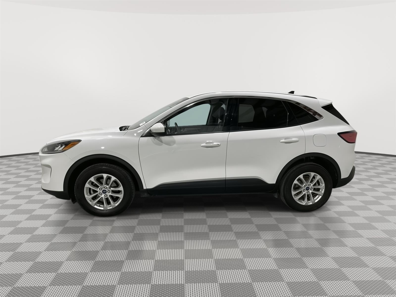 Used 2021 Ford Escape SE with VIN 1FMCU9G64MUB28087 for sale in Kansas City