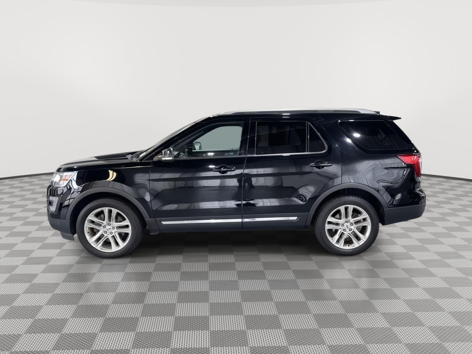 Used 2017 Ford Explorer XLT with VIN 1FM5K8D83HGC12999 for sale in Kansas City