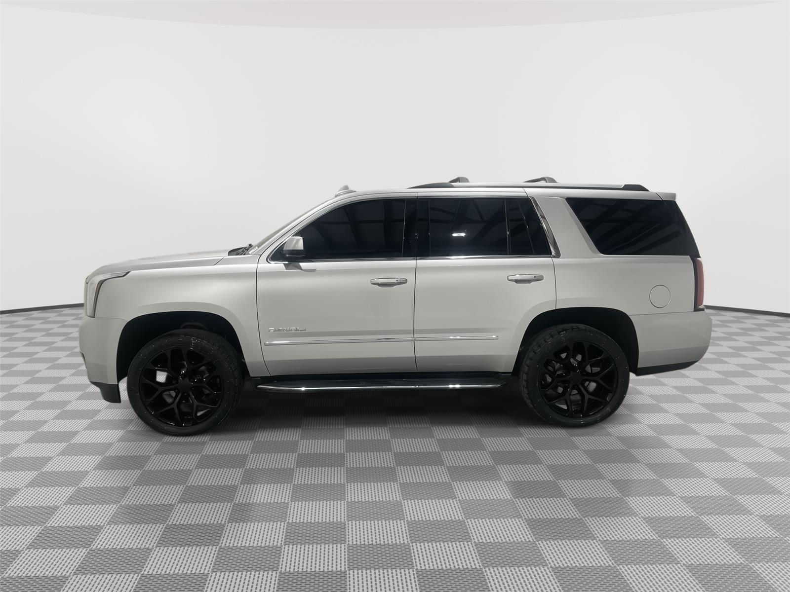 Used 2019 GMC Yukon Denali with VIN 1GKS2CKJ2KR133341 for sale in Kansas City