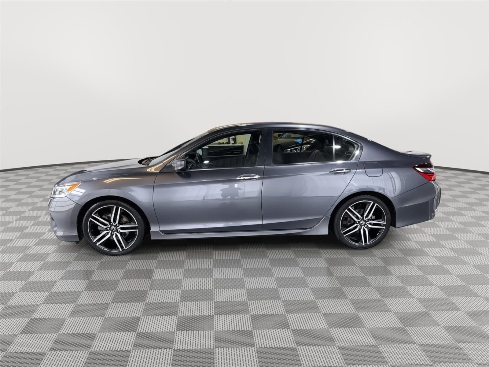 Used 2017 Honda Accord Sport SE with VIN 1HGCR2F19HA243859 for sale in Kansas City