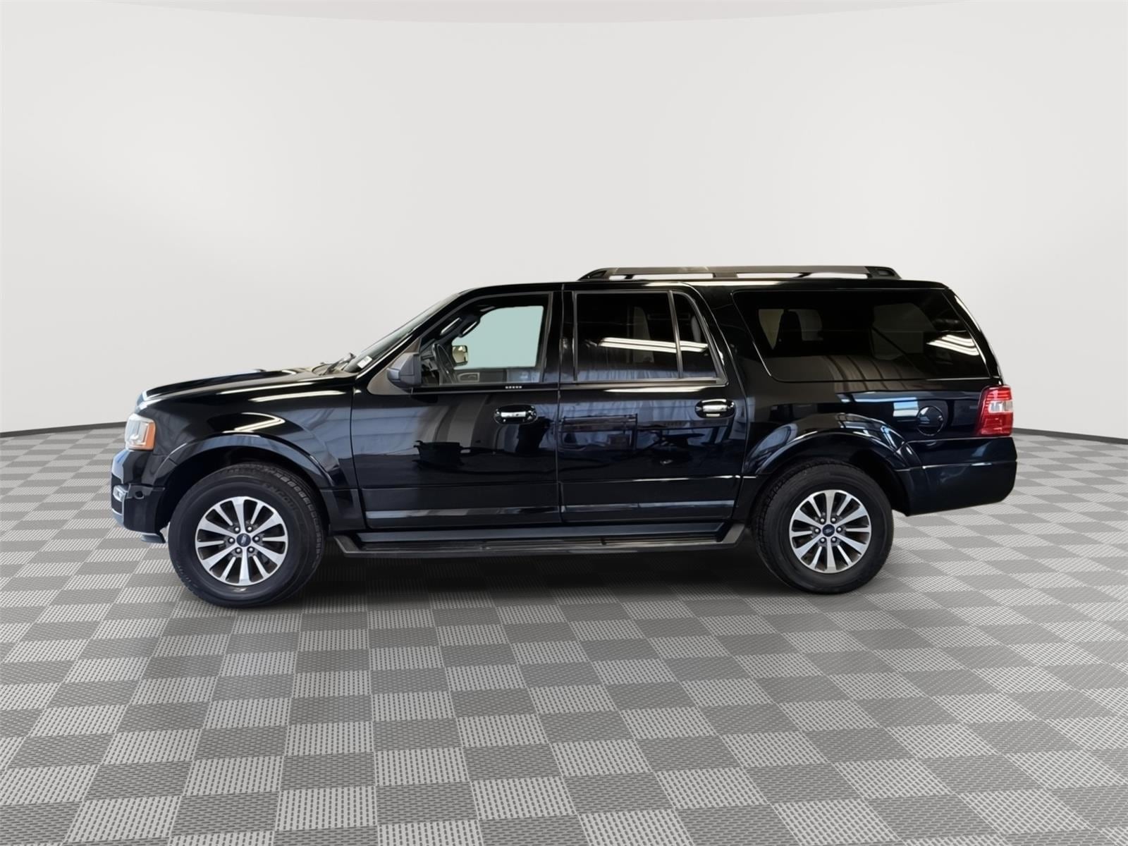 Used 2017 Ford Expedition XLT with VIN 1FMJK1JT4HEA55770 for sale in Kansas City