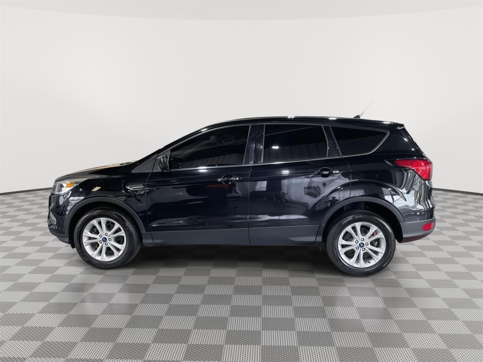 Used 2019 Ford Escape SE with VIN 1FMCU9GD9KUB29280 for sale in Kansas City