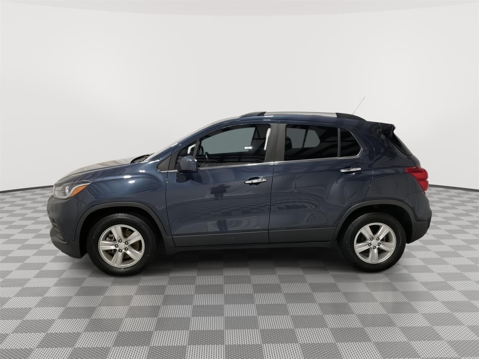 Used 2018 Chevrolet Trax LT with VIN 3GNCJLSB2JL277321 for sale in Kansas City