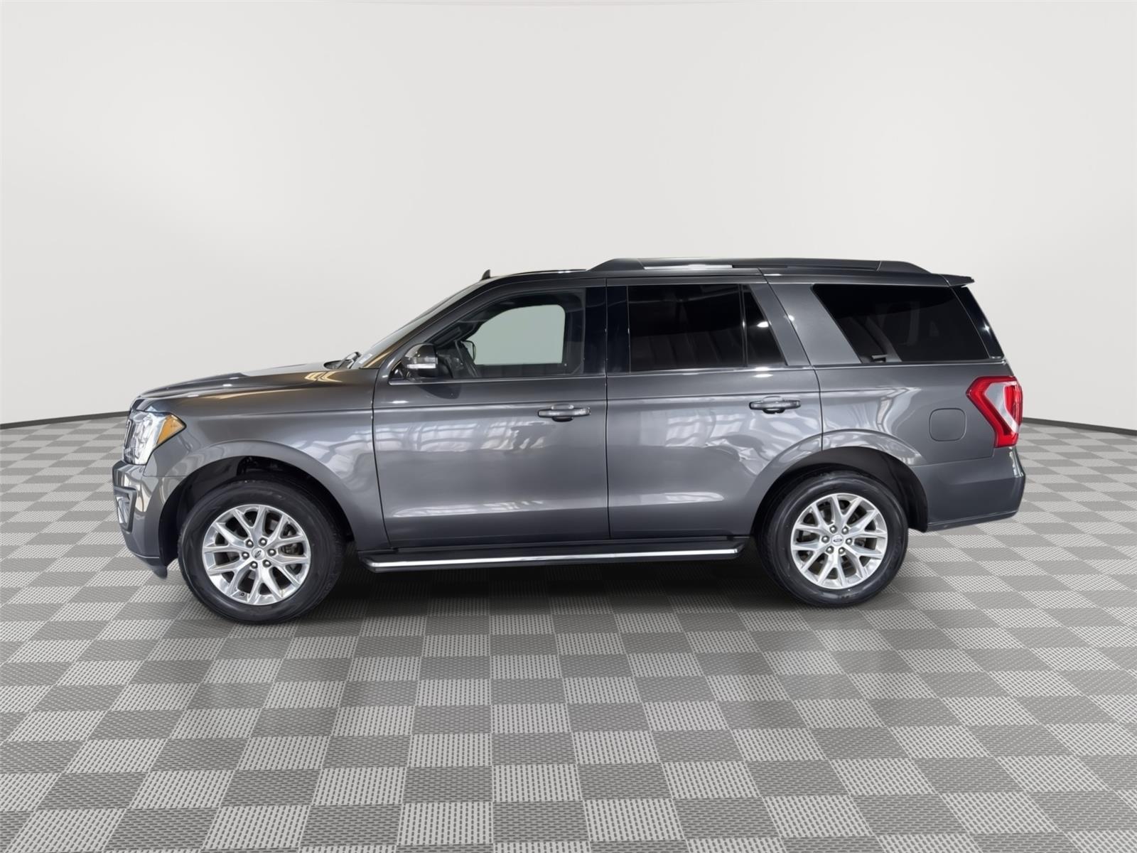 Used 2021 Ford Expedition XLT with VIN 1FMJU1JTXMEA74408 for sale in Kansas City