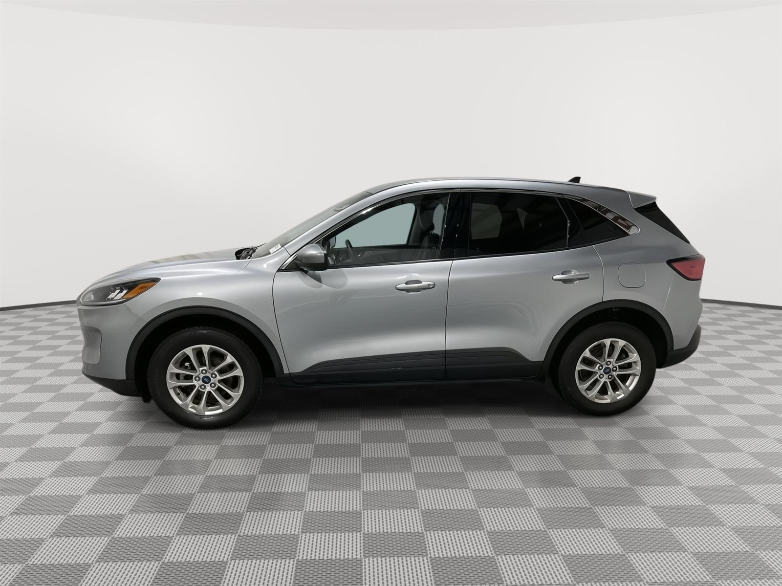 Used 2021 Ford Escape SE with VIN 1FMCU9BZ3MUB27059 for sale in Kansas City