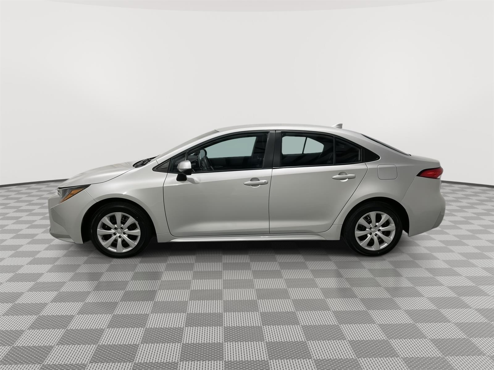 Used 2021 Toyota Corolla LE with VIN 5YFEPMAE1MP225686 for sale in Saint Joseph, MO